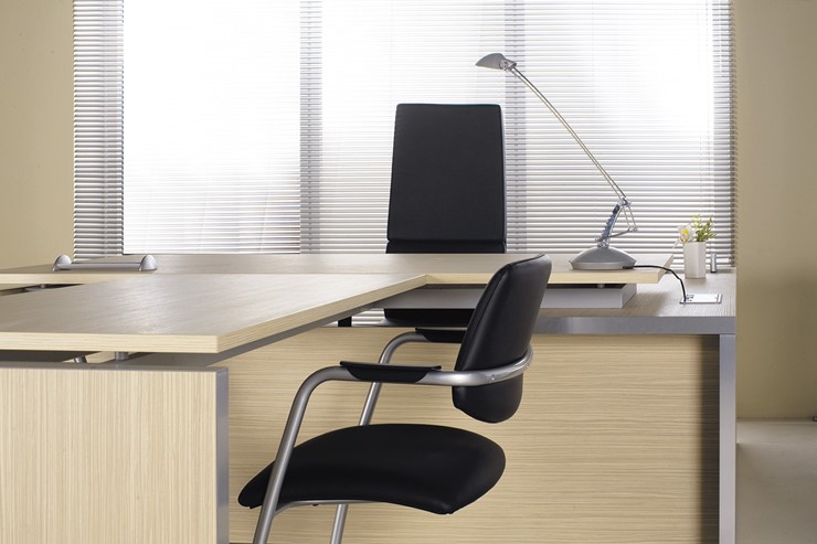 Офисный стол для директора Reventon, зебрано песочный, правый (180х90х76) МЕ 130 в Курске - изображение 3